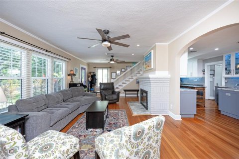 House in Saint Petersburg, Florida 2 bedrooms, 155.24 sq.m. № 1881173 - photo 10