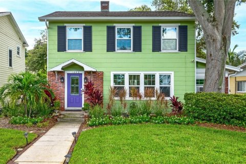 House in Saint Petersburg, Florida 2 bedrooms, 155.24 sq.m. № 1881173 - photo 1