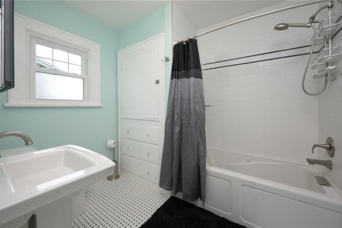 House in Saint Petersburg, Florida 2 bedrooms, 155.24 sq.m. № 1881173 - photo 26