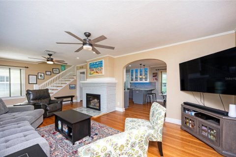 House in Saint Petersburg, Florida 2 bedrooms, 155.24 sq.m. № 1881173 - photo 7