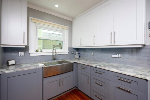 House in Saint Petersburg, Florida 2 bedrooms, 155.24 sq.m. № 1881173 - photo 13