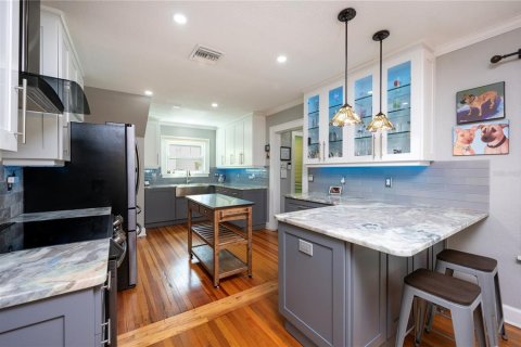 House in Saint Petersburg, Florida 2 bedrooms, 155.24 sq.m. № 1881173 - photo 11