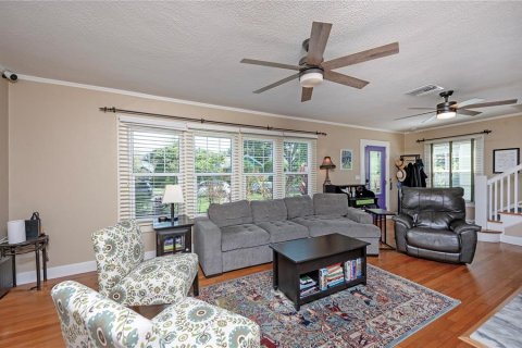 House in Saint Petersburg, Florida 2 bedrooms, 155.24 sq.m. № 1881173 - photo 9