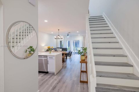 Touwnhouse à vendre à Pembroke Pines, Floride: 2 chambres, 124.3 m2 № 2305404 - photo 2