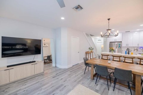 Touwnhouse à vendre à Pembroke Pines, Floride: 2 chambres, 124.3 m2 № 2305404 - photo 5