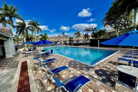 Touwnhouse à vendre à Pembroke Pines, Floride: 2 chambres, 124.3 m2 № 2305404 - photo 27