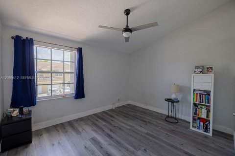 Touwnhouse à vendre à Pembroke Pines, Floride: 2 chambres, 124.3 m2 № 2305404 - photo 18