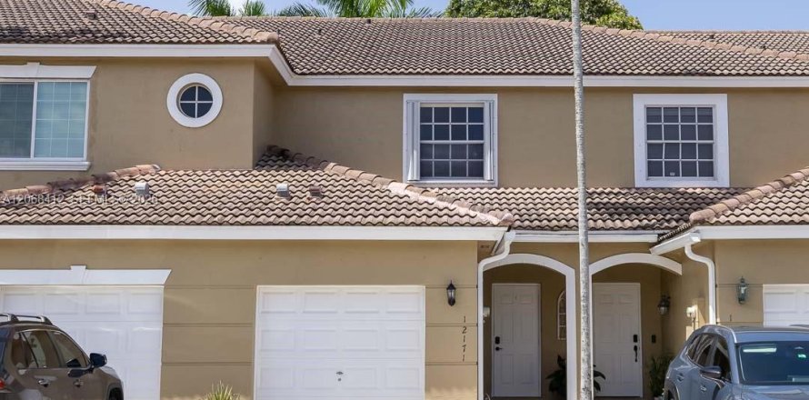 Touwnhouse à Pembroke Pines, Floride 2 chambres, 124.3 m2 № 2305404