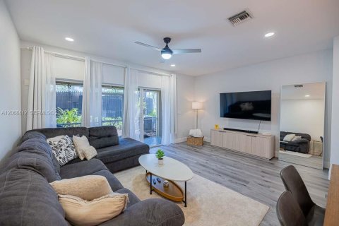 Touwnhouse à vendre à Pembroke Pines, Floride: 2 chambres, 124.3 m2 № 2305404 - photo 9