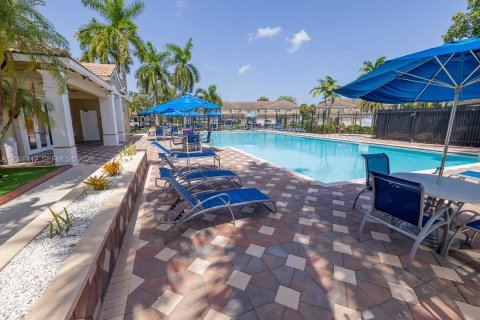 Touwnhouse à vendre à Pembroke Pines, Floride: 2 chambres, 124.3 m2 № 2305404 - photo 26