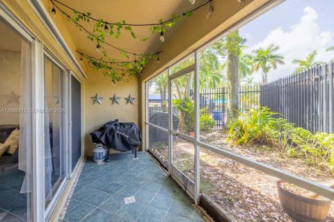 Touwnhouse à vendre à Pembroke Pines, Floride: 2 chambres, 124.3 m2 № 2305404 - photo 23