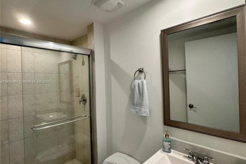 Condominio en alquiler en North Miami, Florida, 3 dormitorios, 167.32 m2 № 1925225 - foto 17