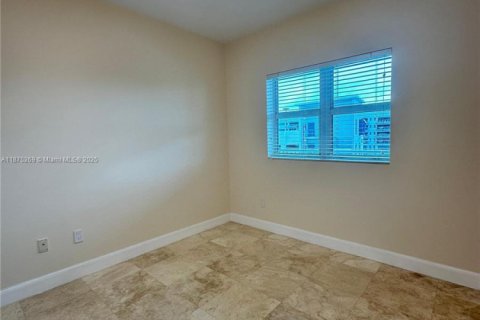 Condominio en alquiler en North Miami, Florida, 3 dormitorios, 167.32 m2 № 1925225 - foto 18
