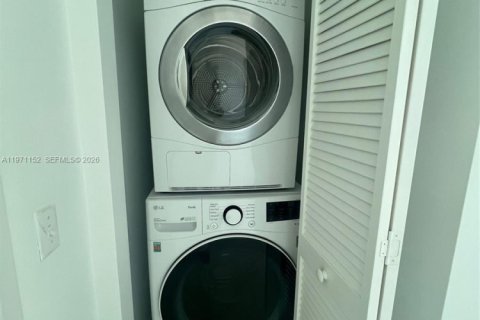 Condominio en venta en Miami, Florida, 1 dormitorio, 68.19 m2 № 2253057 - foto 11