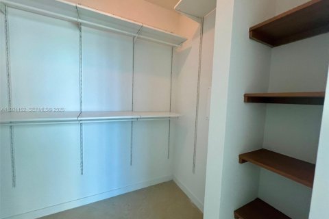 Condominio en venta en Miami, Florida, 1 dormitorio, 68.19 m2 № 2253057 - foto 8