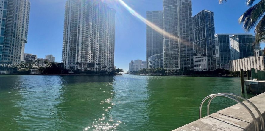 Condominio en Miami, Florida, 1 dormitorio  № 2253057