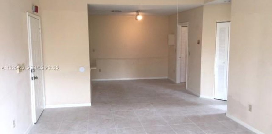 Кондоминиум с 1 спальней в Хайалиа, Флорида № 1988530