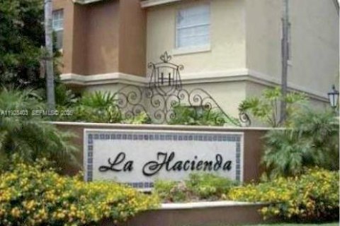 Снять в аренду кондоминиум в Хайалиа, Флорида 1 спальня, 72.65м2, № 1988530 - фото 11