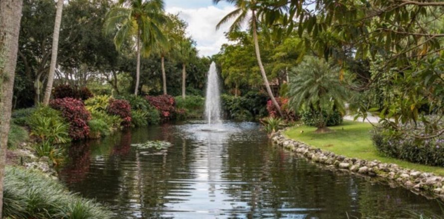 House in Wellington, Florida 3 bedrooms, 195.93 sq.m. № 1031765