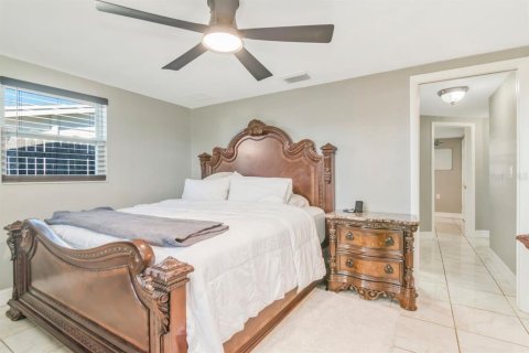 House in Holiday, Florida 2 bedrooms, 146.04 sq.m. № 2416670 - photo 21