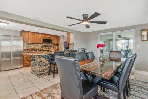House in Holiday, Florida 2 bedrooms, 146.04 sq.m. № 2416670 - photo 19