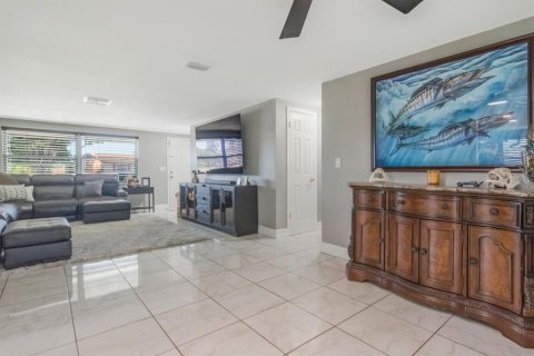 House in Holiday, Florida 2 bedrooms, 146.04 sq.m. № 2416670 - photo 15