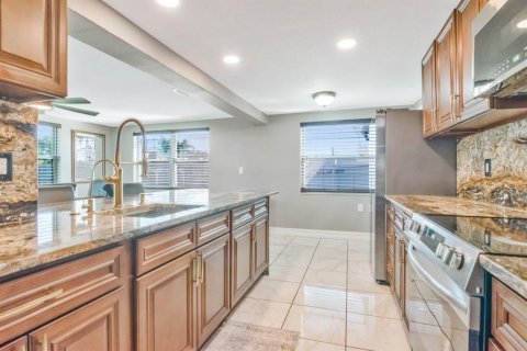 House in Holiday, Florida 2 bedrooms, 146.04 sq.m. № 2416670 - photo 18