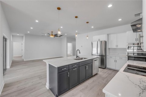 House in Edgewater, Florida 4 bedrooms, 184.88 sq.m. № 1798108 - photo 21