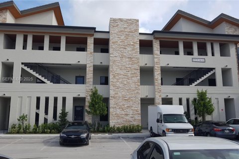 Appartement à louer à Doral, Floride: 2 chambres, 99.59 m2 № 1988090 - photo 1