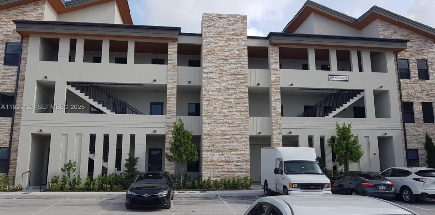 Appartement à Doral, Floride 2 chambres, 99.59 m2 № 1988090