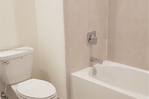 Appartement à louer à Doral, Floride: 2 chambres, 99.59 m2 № 1988090 - photo 9