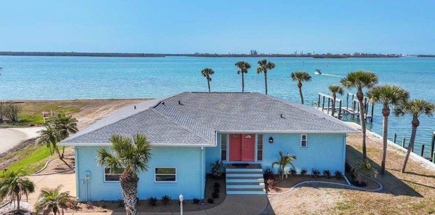 House in Englewood, Florida 2 bedrooms, 134.71 sq.m. № 1866975