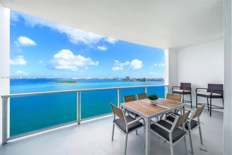 Condominio en alquiler en Miami, Florida, 1 dormitorio, 78.97 m2 № 1955566 - foto 3