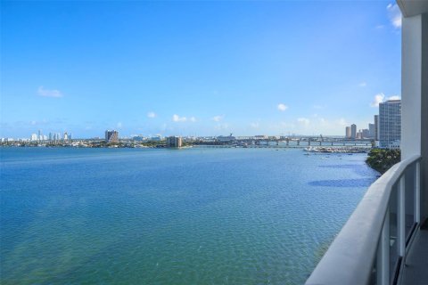 Condominio en alquiler en Miami, Florida, 1 dormitorio, 78.97 m2 № 1955566 - foto 14