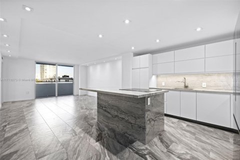 Купить кондоминиум в Майами-Бич, Флорида 1 спальня, 79.71м2, № 2056957 - фото 1