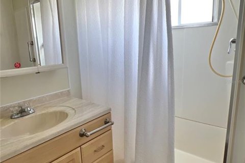 Снять в аренду квартиру в Сент-Питерсберг, Флорида 3 комнаты, 77.29м2, № 1916528 - фото 8