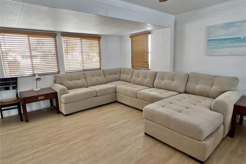 Снять в аренду квартиру в Сент-Питерсберг, Флорида 3 комнаты, 77.29м2, № 1916528 - фото 4