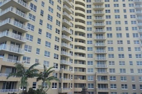 Купить кондоминиум в Авентура, Флорида 1 спальня, 79.9м2, № 2172864 - фото 3