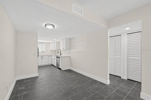 Copropriété à louer à Tampa, Floride: 2 chambres, 91.42 m2 № 2418641 - photo 13