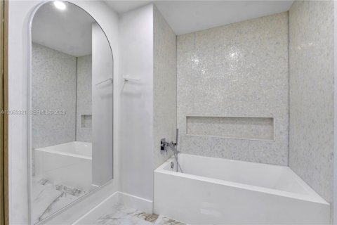 Villa ou maison à louer à Lauderdale-by-the-Sea, Floride: 5 chambres, 358.6 m2 № 2176876 - photo 21