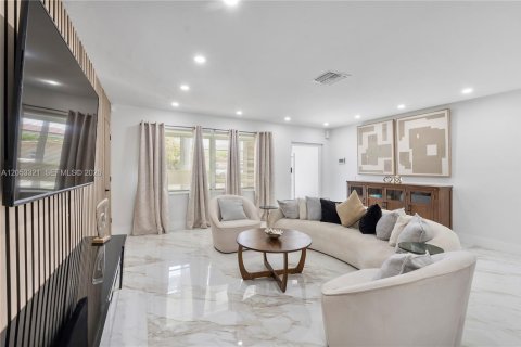 Villa ou maison à louer à Lauderdale-by-the-Sea, Floride: 5 chambres, 358.6 m2 № 2176876 - photo 5
