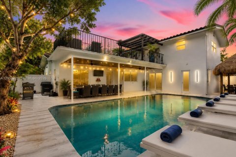 Villa ou maison à Lauderdale-by-the-Sea, Floride 5 chambres, 358.6 m2 № 2176876