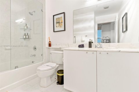 Condo in Miami, Florida, 2 bedrooms  № 1409269 - photo 24
