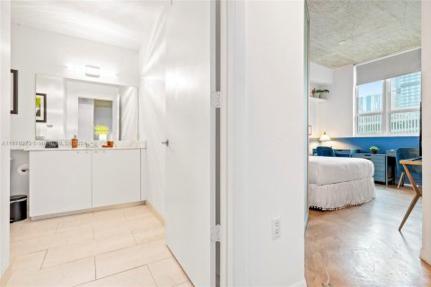 Condo in Miami, Florida, 2 bedrooms  № 1409269 - photo 19