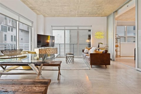 Condo in Miami, Florida, 2 bedrooms  № 1409269 - photo 8