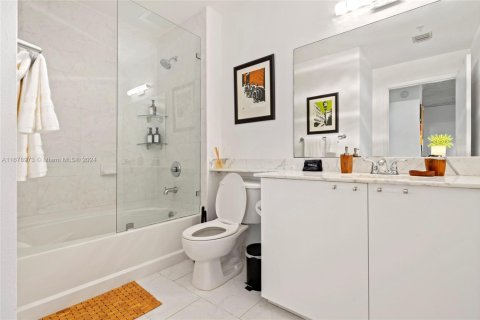 Condo in Miami, Florida, 2 bedrooms  № 1409269 - photo 17