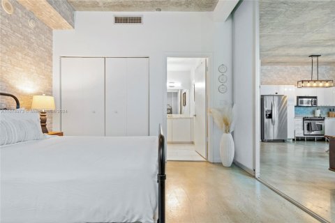 Condo in Miami, Florida, 2 bedrooms  № 1409269 - photo 14