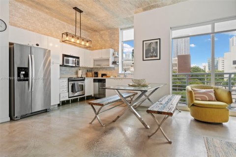 Condo in Miami, Florida, 2 bedrooms  № 1409269 - photo 11