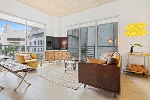 Condo in Miami, Florida, 2 bedrooms  № 1409269 - photo 2