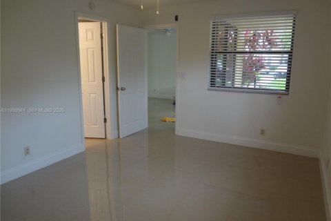 Condominio en alquiler en Plantation, Florida, 1 dormitorio, 74.88 m2 № 1997118 - foto 11